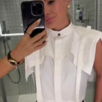 Ava Shirt Crop με λεπτομέρειες από κάπα και επωμίδες στους ώμους.